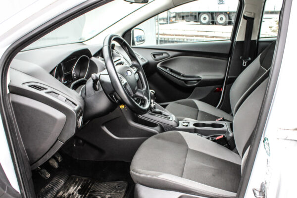 Ford Focus - Image 9