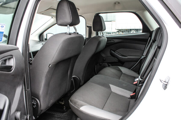 Ford Focus - Image 11