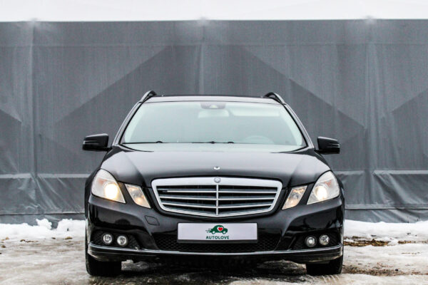MB E220 - Image 2