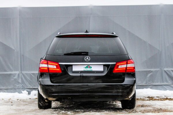 MB E220 - Image 5