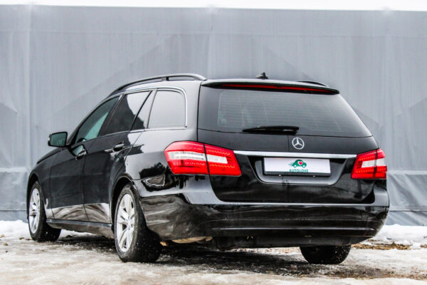 MB E220 - Image 4