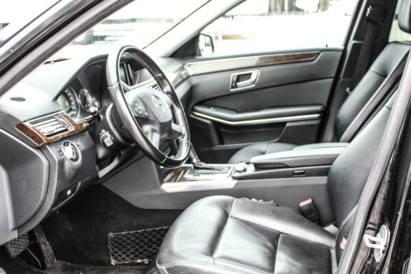 MB E220 - Image 9
