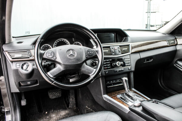 MB E220 - Image 11