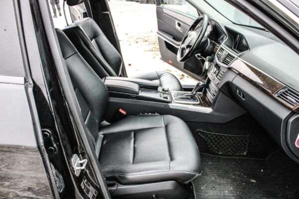 MB E220 - Image 12
