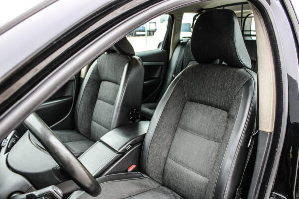 Volvo XC70 - Image 8