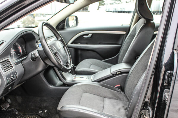 Volvo XC70 - Image 9