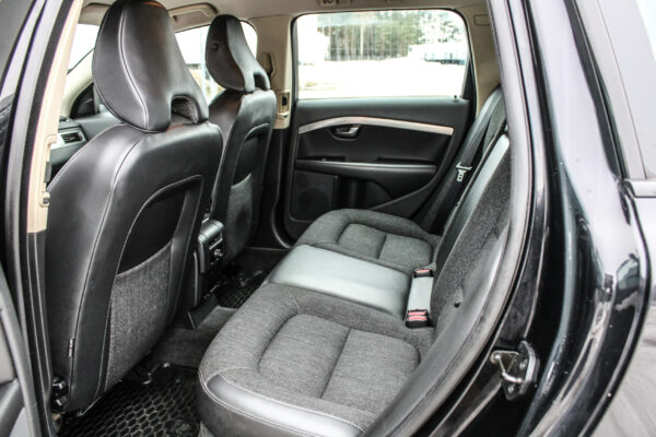 Volvo XC70 - Image 12