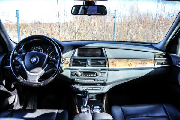 BMW X5 - Image 8