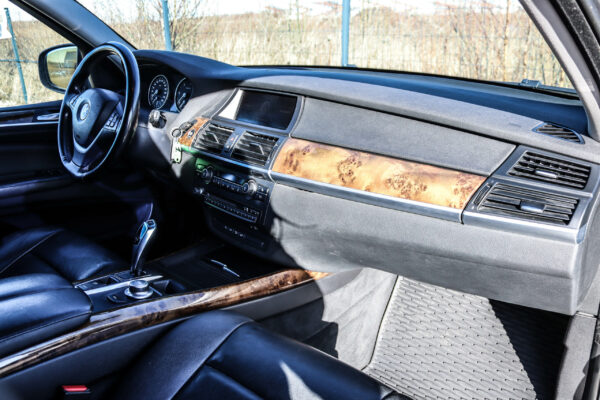 BMW X5 - Image 9