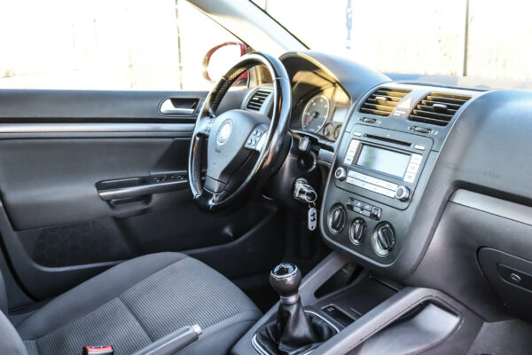 VW Golf - Image 11