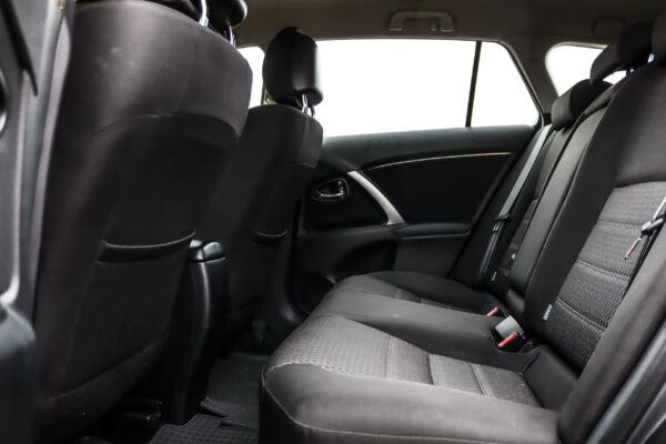 Toyota Avensis - Image 12