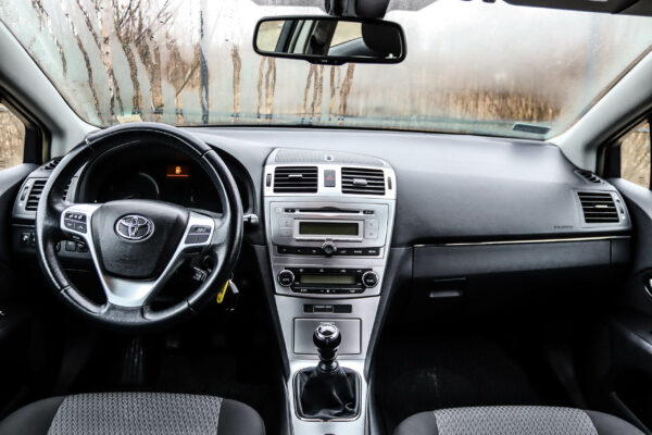 Toyota Avensis - Image 8