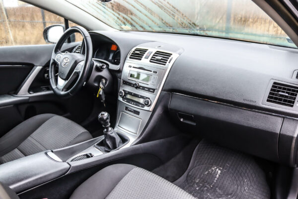 Toyota Avensis - Image 9