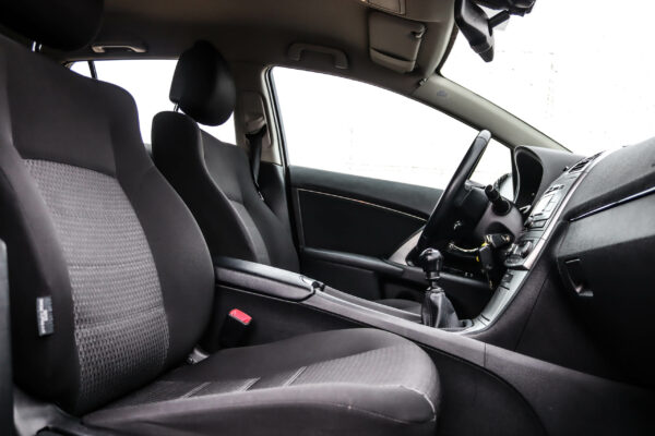 Toyota Avensis - Image 10