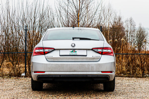 Skoda Superb - Image 4