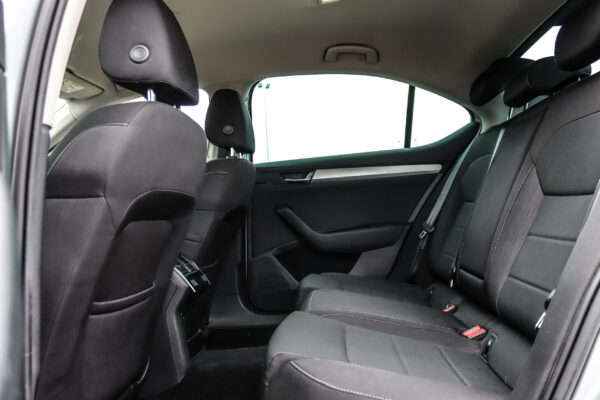 Skoda Superb - Image 12