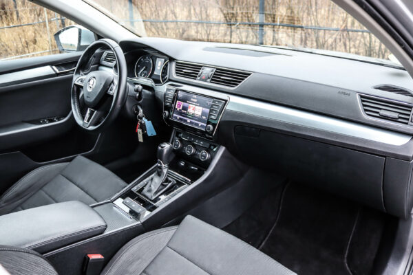 Skoda Superb - Image 10