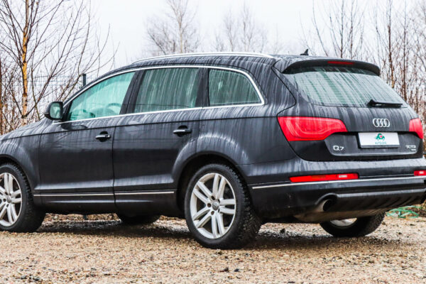 Audi Q7 - Image 5