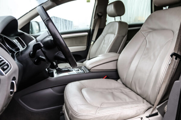 Audi Q7 - Image 6