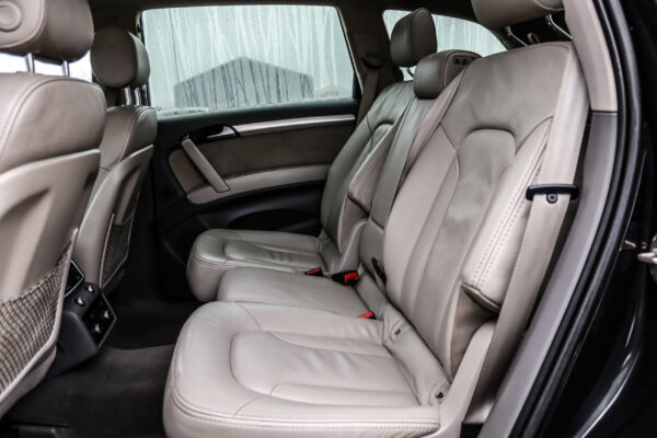 Audi Q7 - Image 11