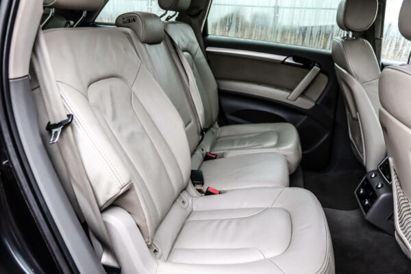 Audi Q7 - Image 10
