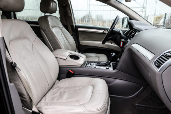 Audi Q7 - Image 8