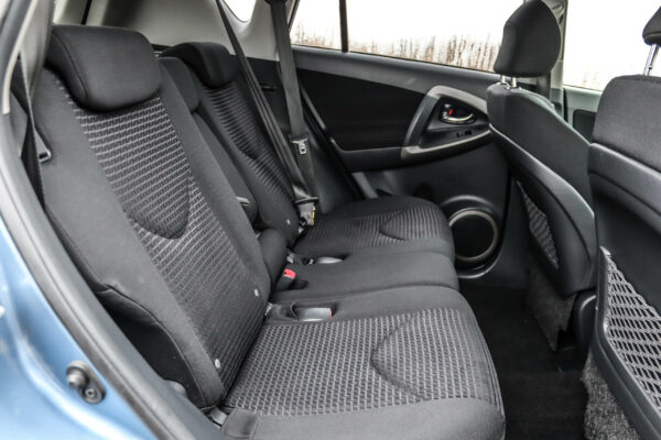 Toyota RAV4 - Image 10