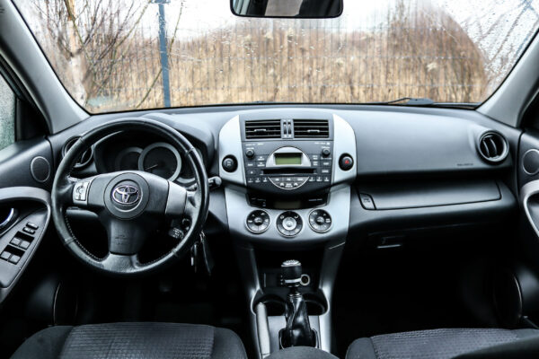 Toyota RAV4 - Image 7