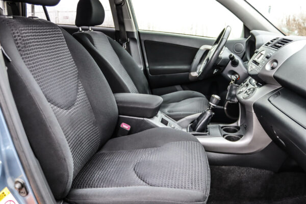 Toyota RAV4 - Image 11