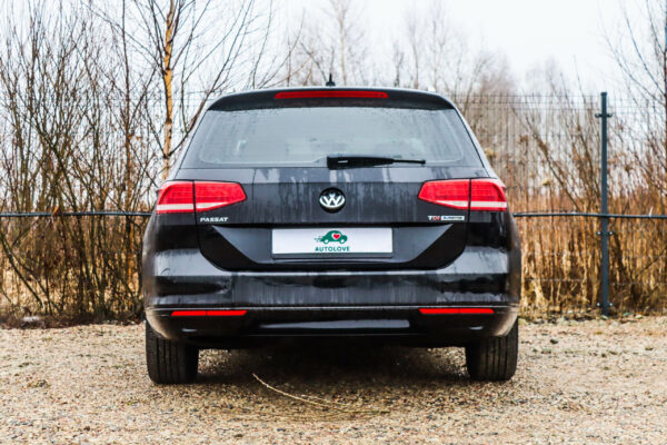 VW Passat - Image 4