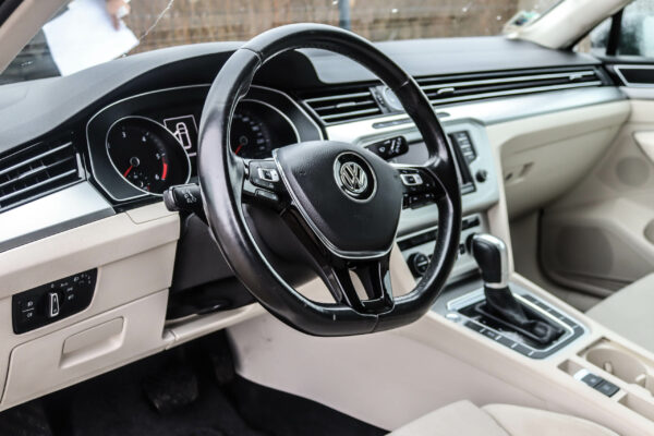 VW Passat - Image 6