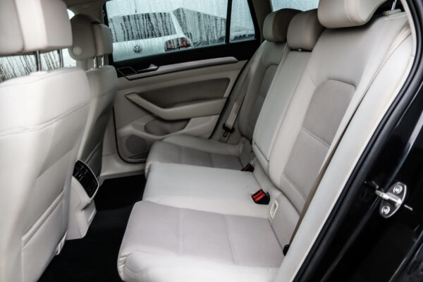 VW Passat - Image 12