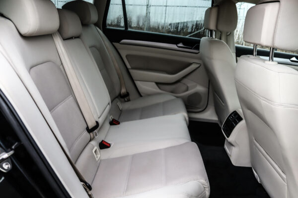 VW Passat - Image 11