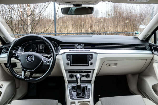 VW Passat - Image 8