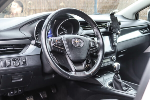 Toyota Avensis - Image 7