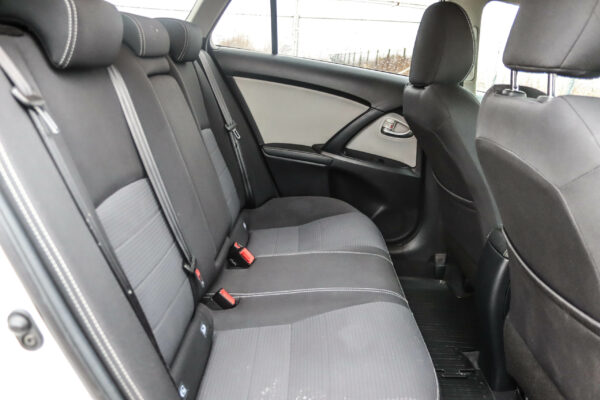 Toyota Avensis - Image 10