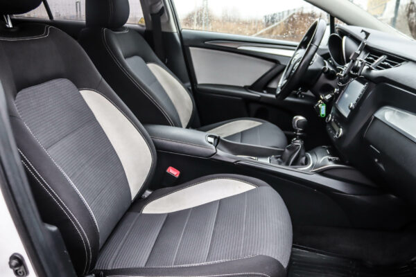 Toyota Avensis - Image 9