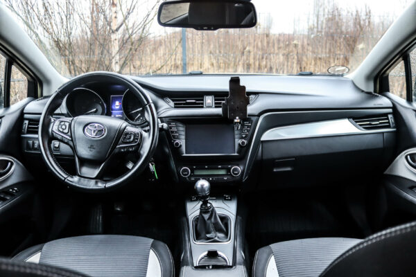 Toyota Avensis - Image 8