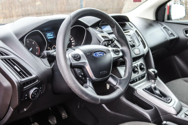 Ford Focus - Image 6