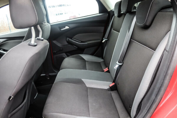 Ford Focus - Image 10