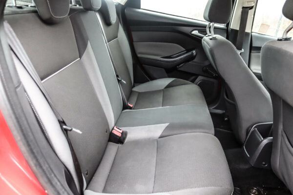 Ford Focus - Image 11