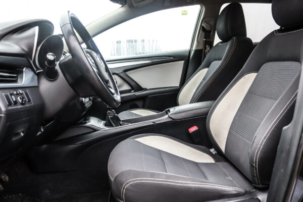 Toyota Avensis - Image 7