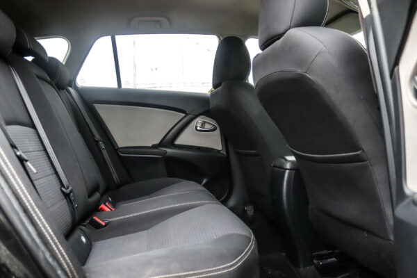 Toyota Avensis - Image 11