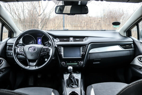 Toyota Avensis - Image 8