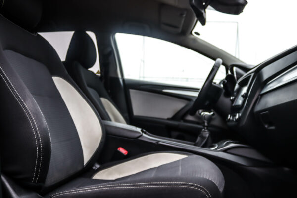 Toyota Avensis - Image 12