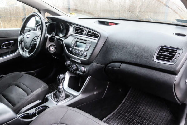 Kia Ceed - Image 9