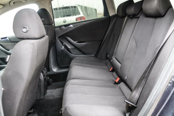 VW Passat - Image 11