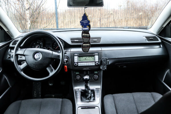 VW Passat - Image 7