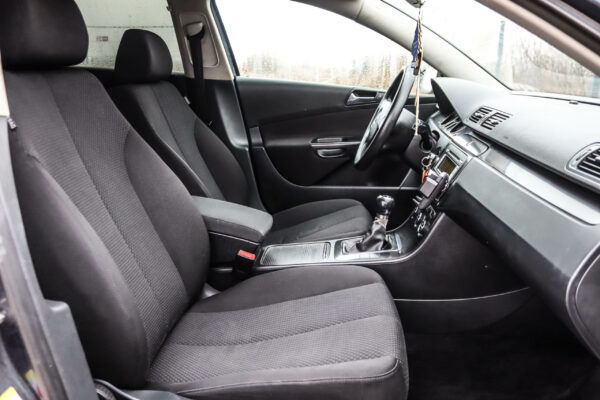 VW Passat - Image 10