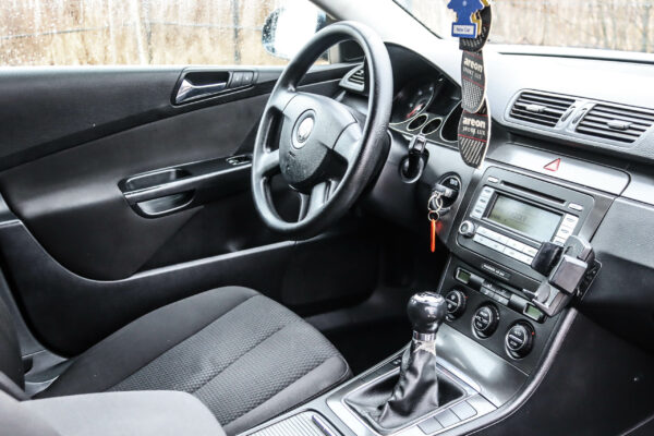 VW Passat - Image 8